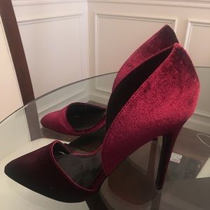 Wine colored velvet pumps 
